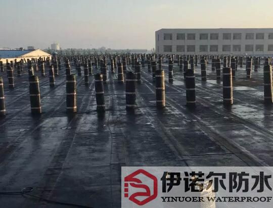 在實(shí)際施工過程中，要如何確保防水補(bǔ)漏的效果呢?